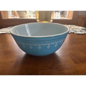 Vintage Pyrex Snowflake Garland Pattern